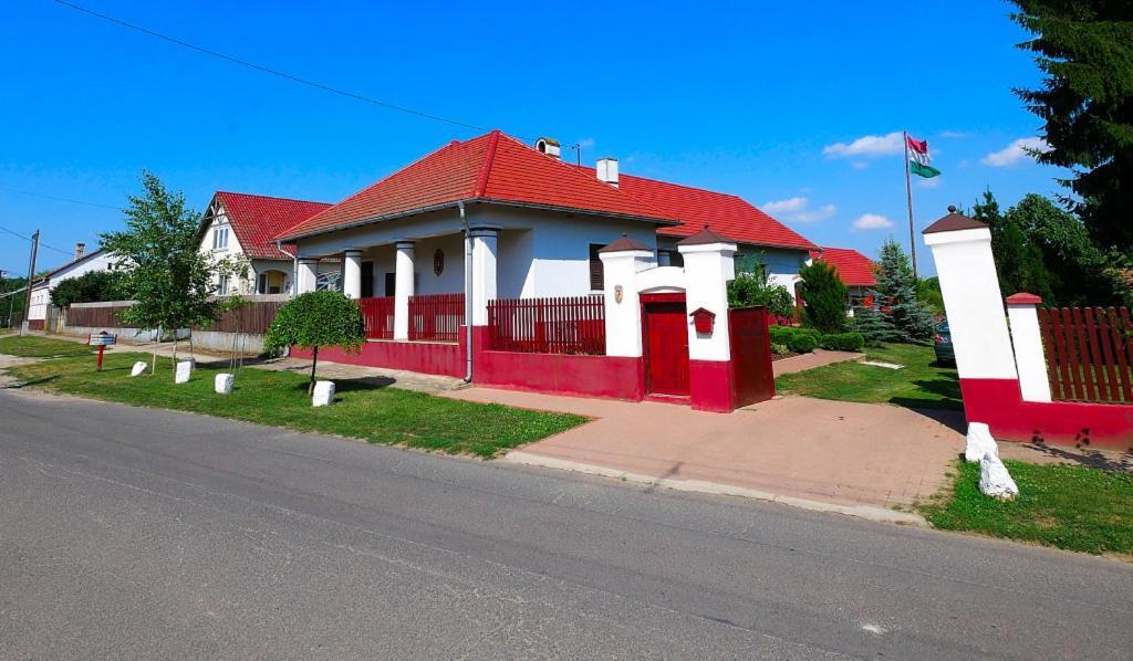 Álmosdi Tópart Vendégház Exterior foto