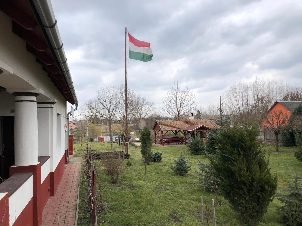 Álmosdi Tópart Vendégház Exterior foto