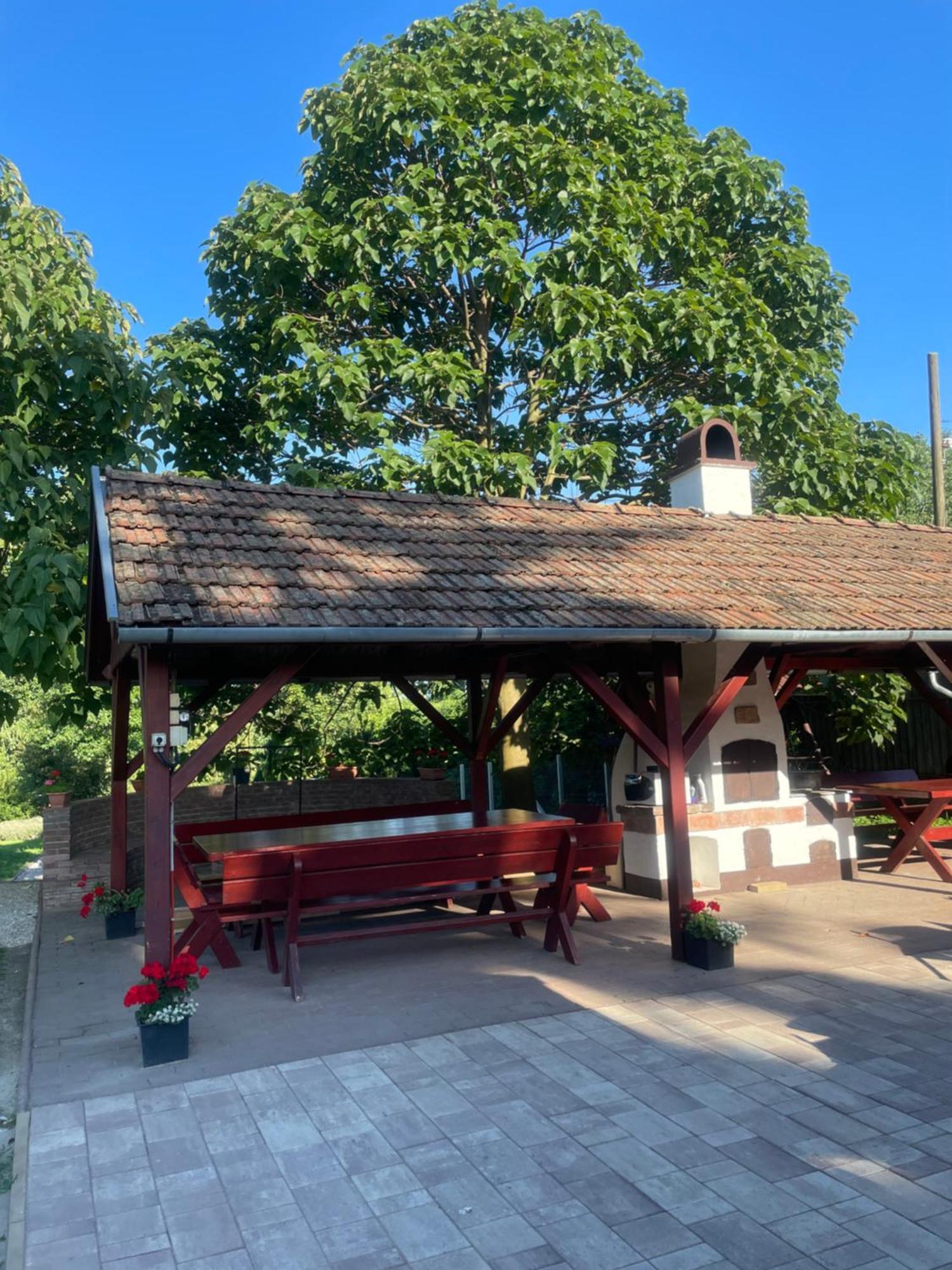 Álmosdi Tópart Vendégház Exterior foto